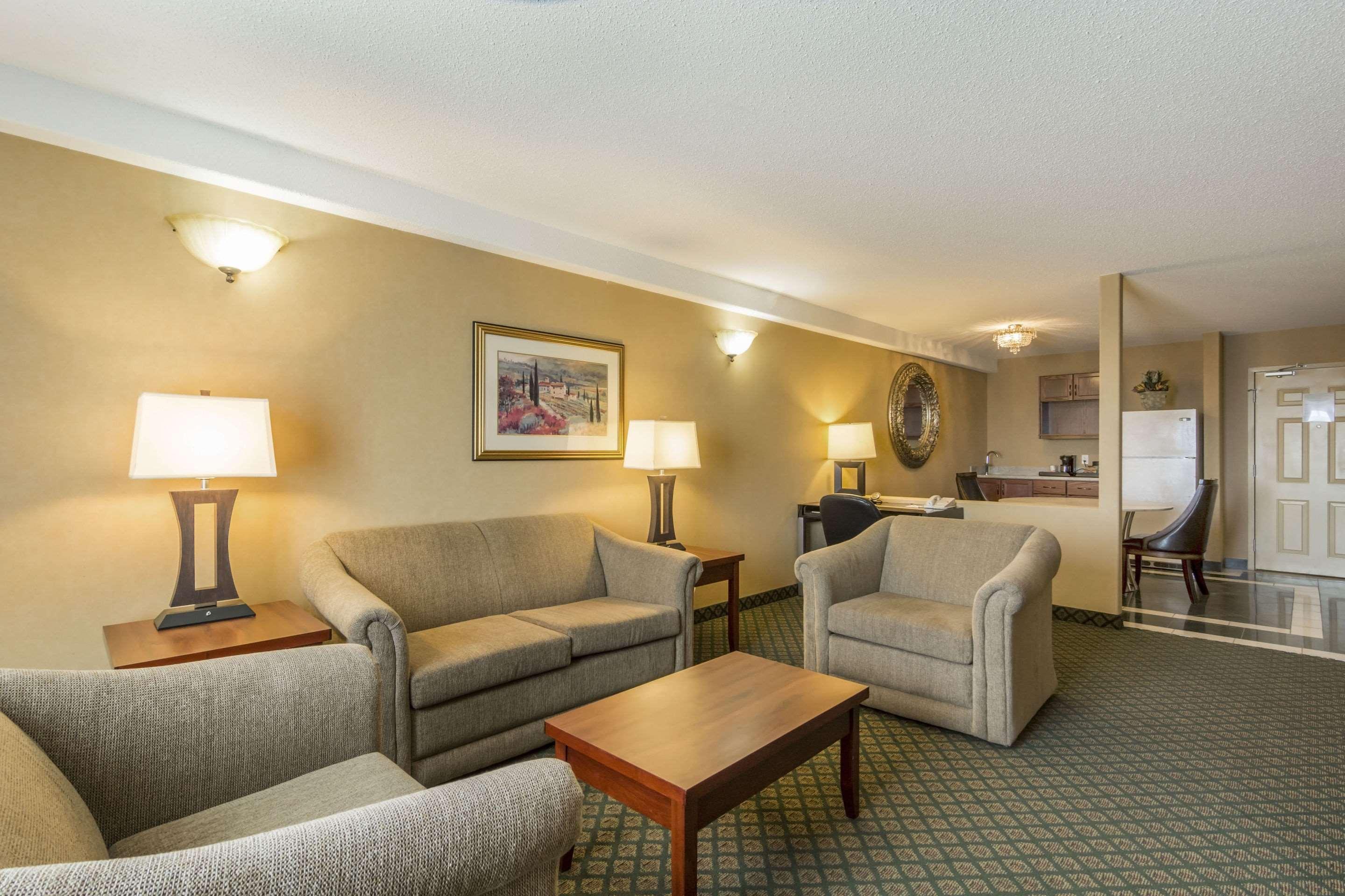 Clarion Hotel & Conference Centre Sherwood Park Exterior foto